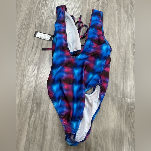 Pretty Little Thing cut out one piece NWT - Picture 6 of 7